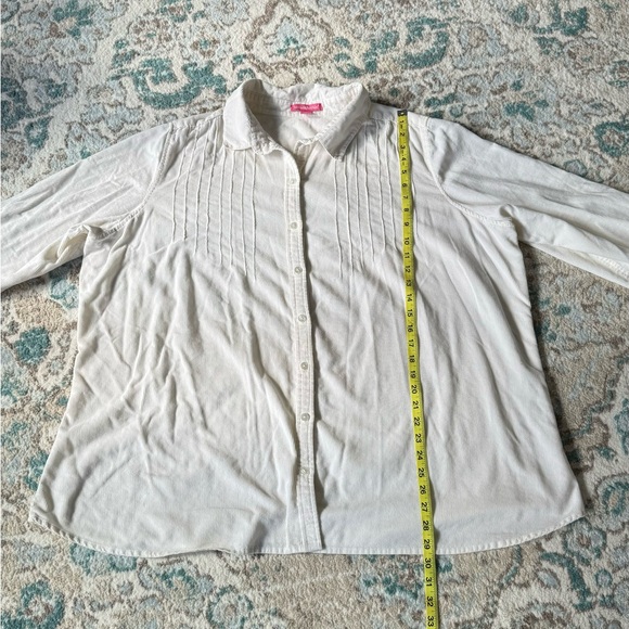 White corduroy shirt featuring a relaxed fit and a flattering pleated design XL - Picture 5 of 9